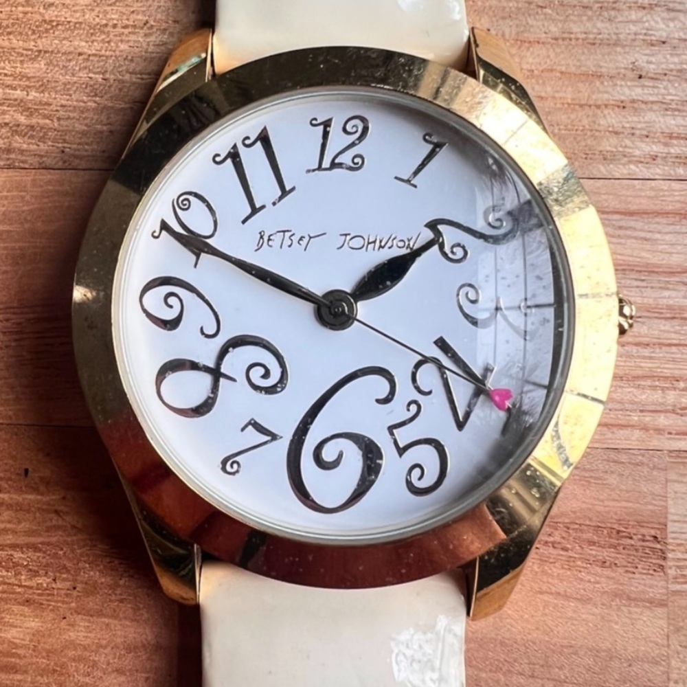 Betsey Johnson ladies whimsical gold tone leather watch NEW BATTERY
